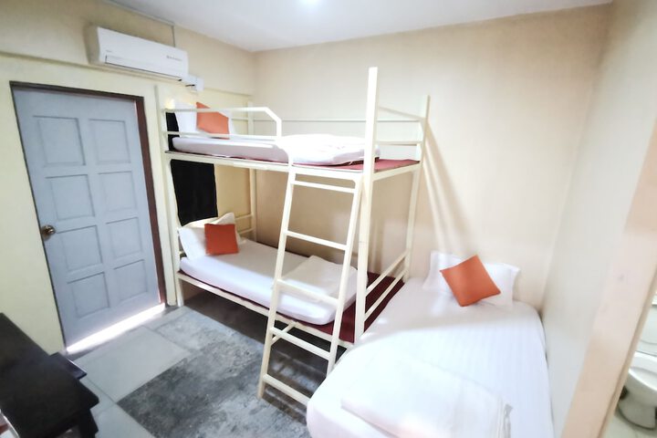 Room 14 of 33