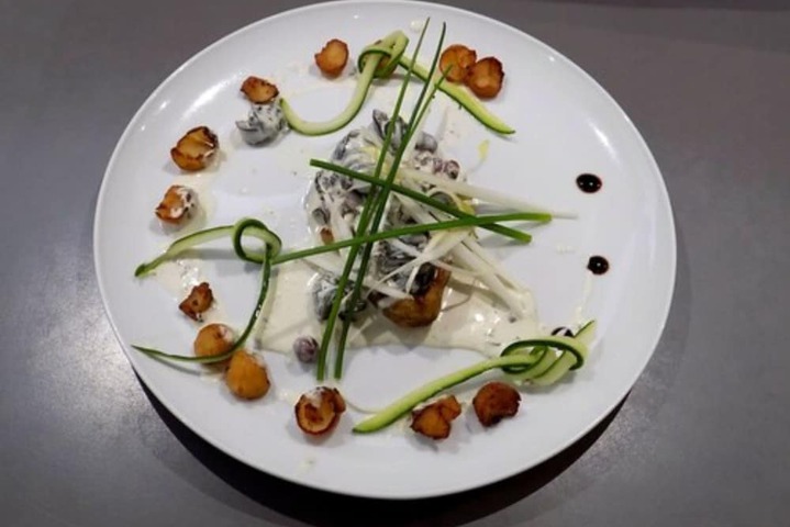 Dining 40 of 54
