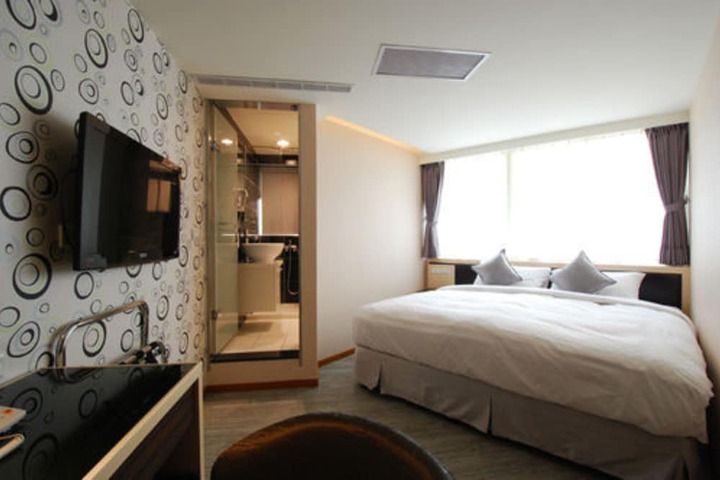 Room 4 of 25