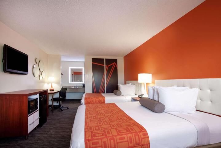 2 Queen Beds Accessible (12 of 12)