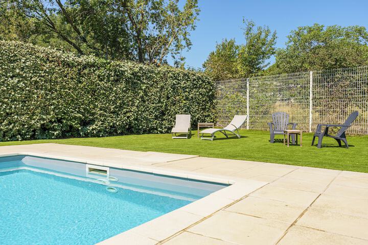 Pool 44 of 91