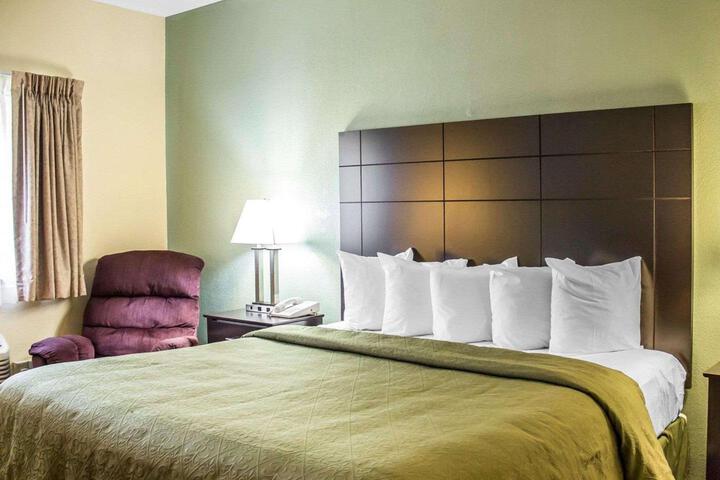 1 King Bed (1 of 4)
