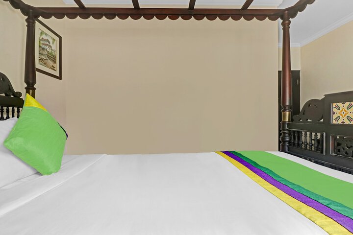 Room 11 of 38