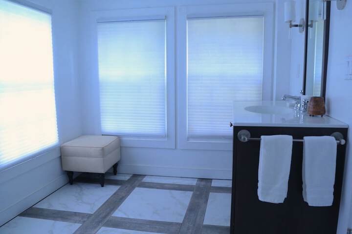 Room 8 of 18