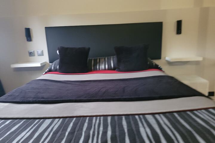 Room 63 of 143