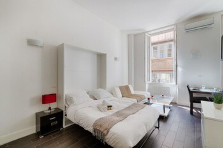 Room 2 of 9