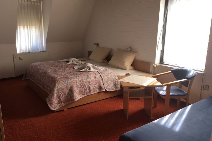 Room 5 of 7
