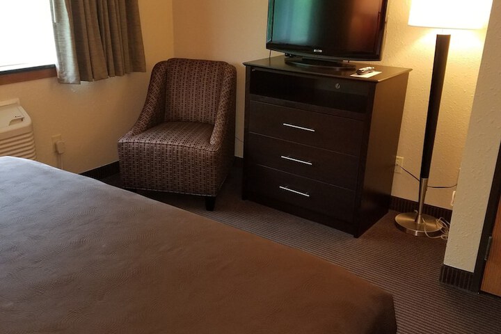 1 King Bed (7 of 19)