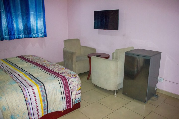 Room 17 of 48