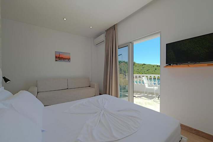 Room 43 of 141