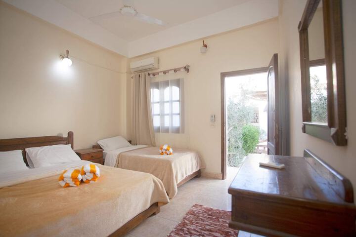 Room 9 of 20