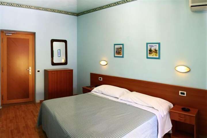 Room 12 of 119