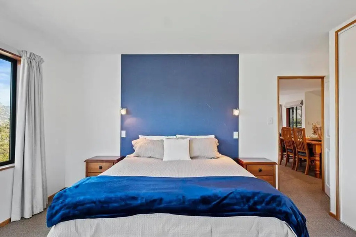 Room 4 of 15