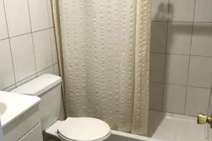 Room 5 of 9