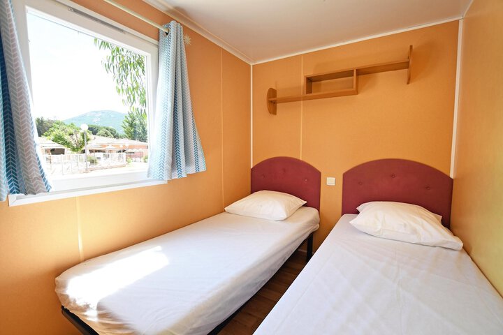 Room 16 of 104