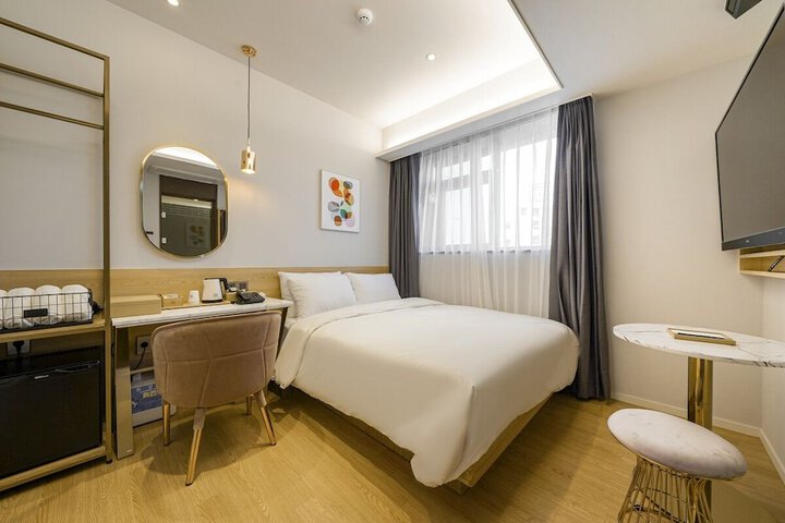Room 10 of 60