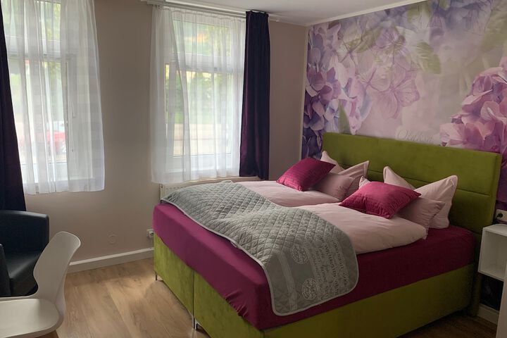 Room 6 of 35