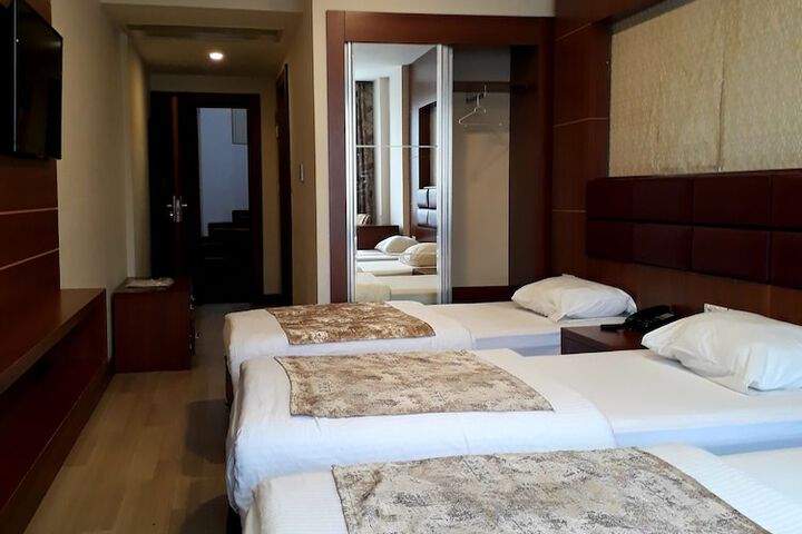Room 10 of 29