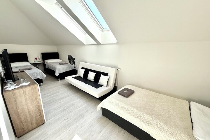 Room 4 of 48
