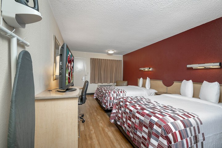 Standard Room, King or Two Doubles (1 of 10)