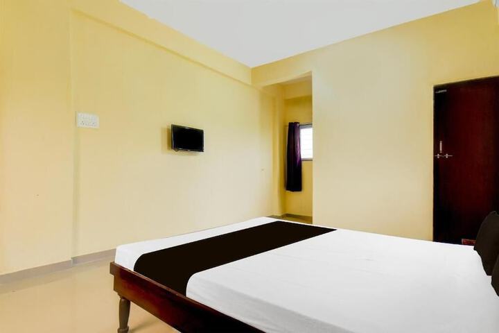 Room 6 of 9