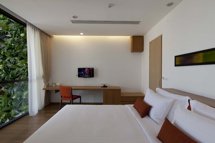 Room 9 of 99
