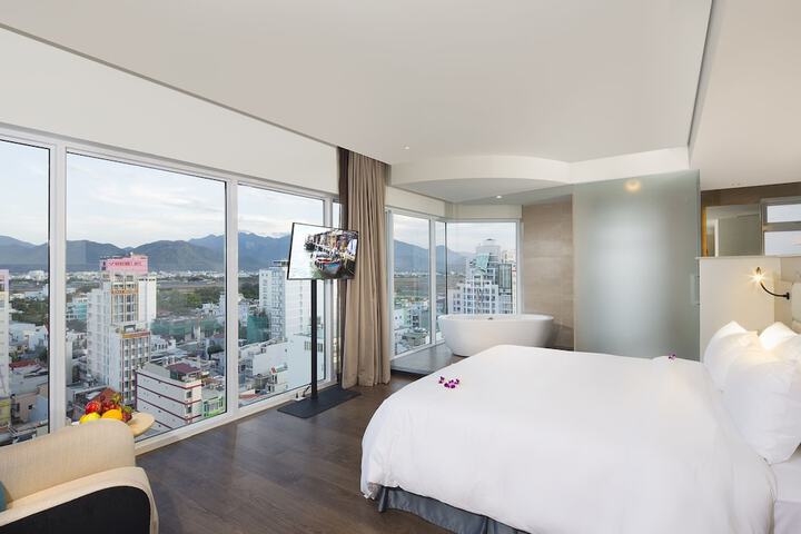 Room 20 of 76