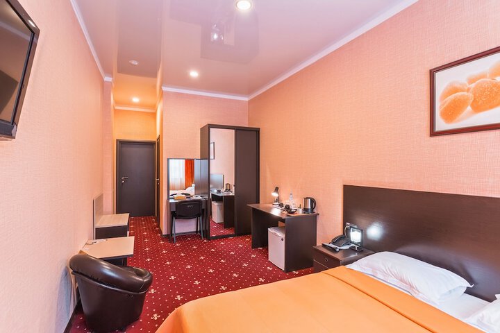 Room 10 of 82