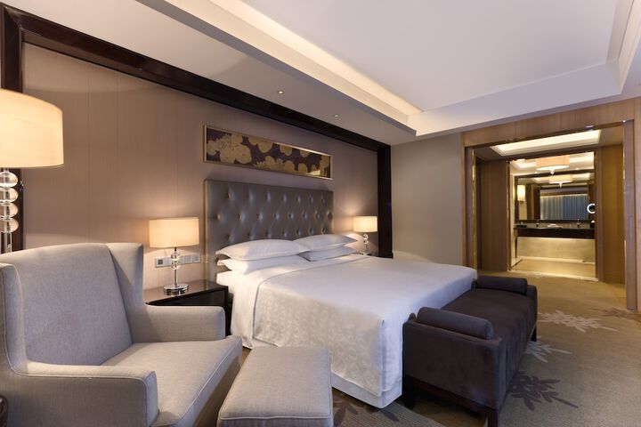 Room 4 of 32