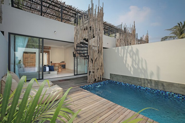Pool 79 of 113