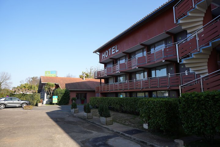 Hotel 53 of 54
