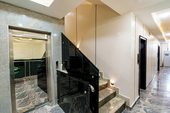 Hotel Interior 4 of 87
