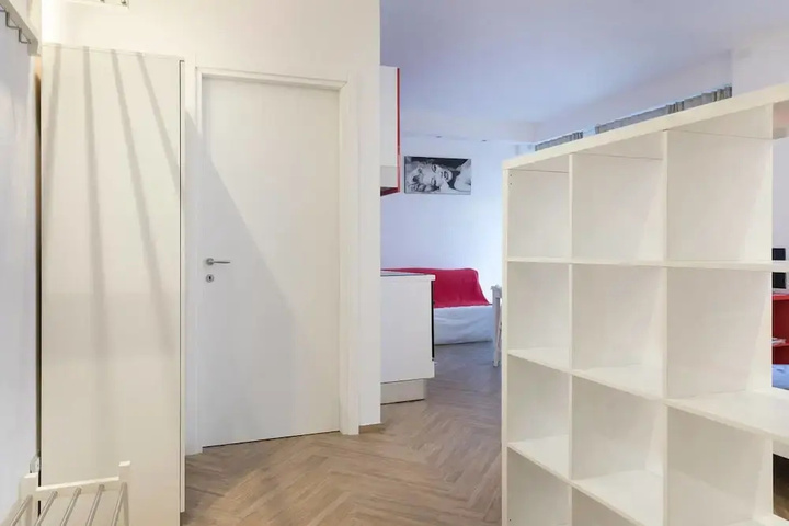 Room 6 of 14