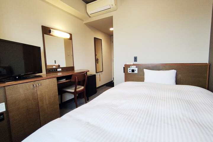 Room 26 of 37