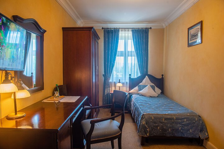 Room 10 of 52