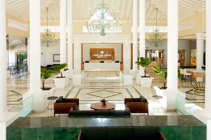 Entrance & Lobby
