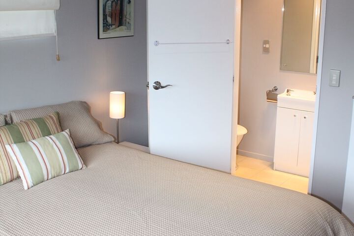 Room 32 of 37