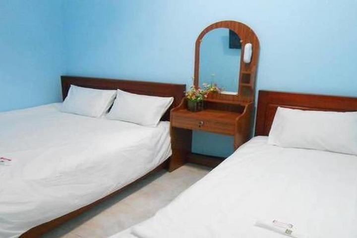 Room 8 of 34