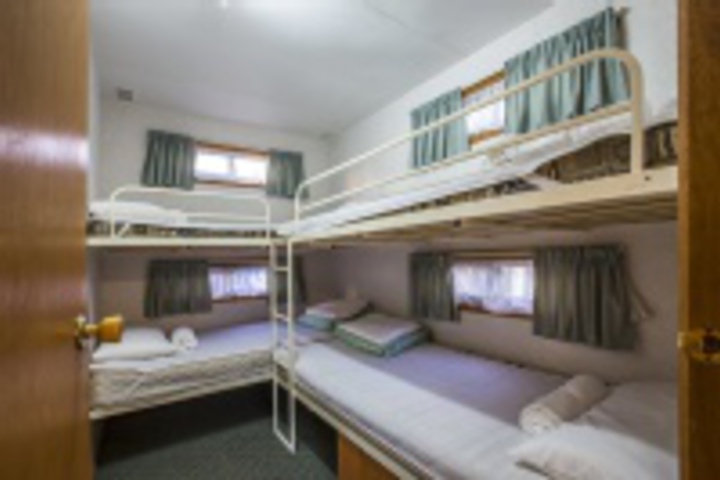Room 594 of 876