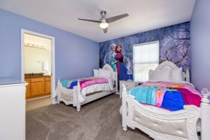 Room 8 of 25