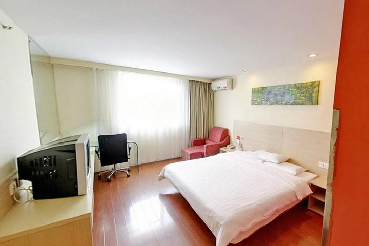 Room 5 of 17