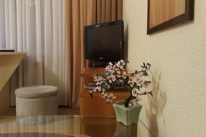 Room 18 of 107