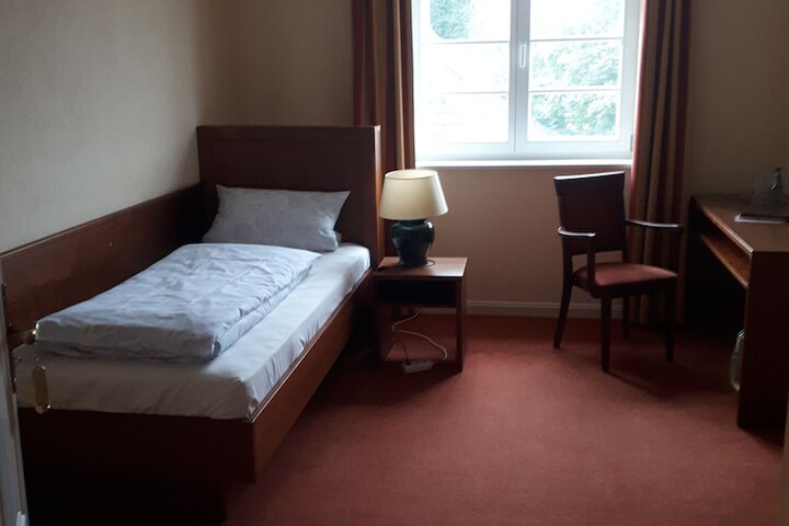 Room 3 of 7