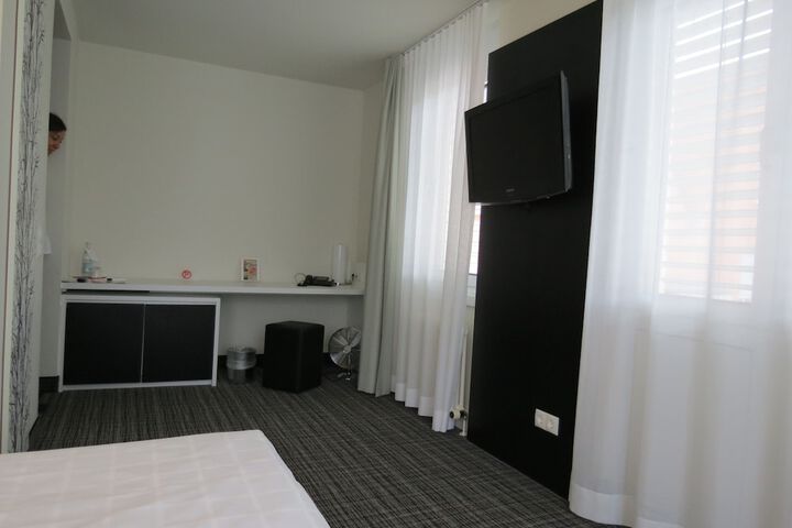 Room 79 of 125