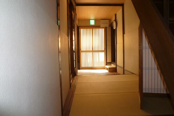 Ballroom/Hall 11 of 12