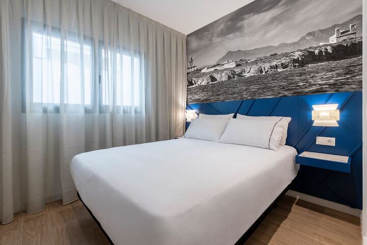 Room 4 of 17