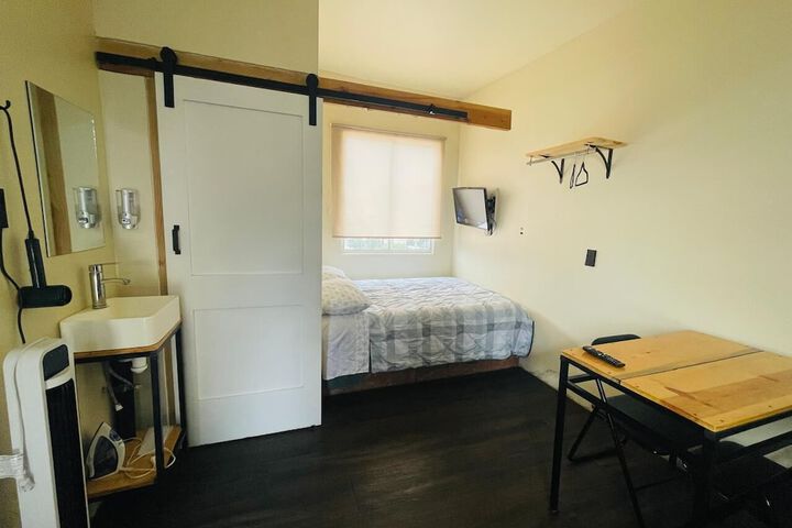Room 4 of 98