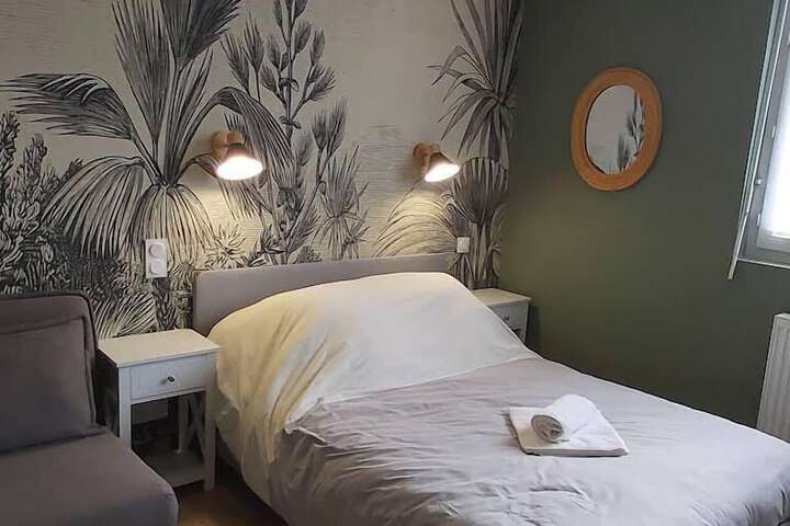 Room 4 of 33