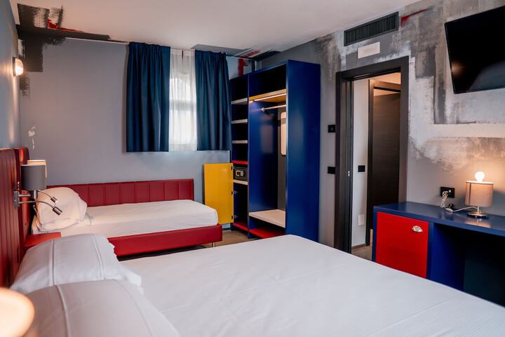 Room 11 of 29