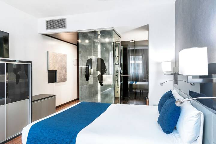 Room 18 of 48